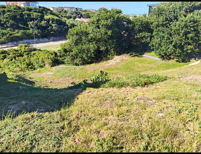 694M² VACANT LAND FOR SALE IN PARADISE BEACH